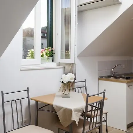 La Perla Luxury בית הארחה 3*