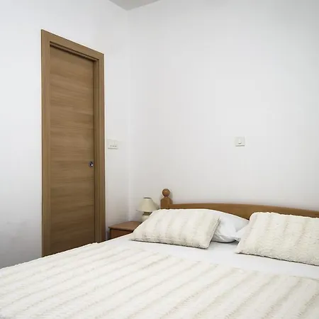 La Perla Luxury בית הארחה 3*